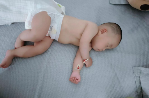 汕头宝宝总是摇头怎么回事